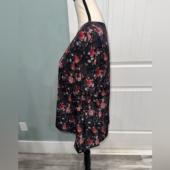 Saks Fifth Ave Women’s floral bell sleeve blouse size medium - Picture 3 of 6